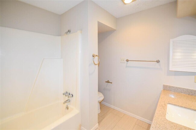 Building Photo - 9262 Westwood Village Dr