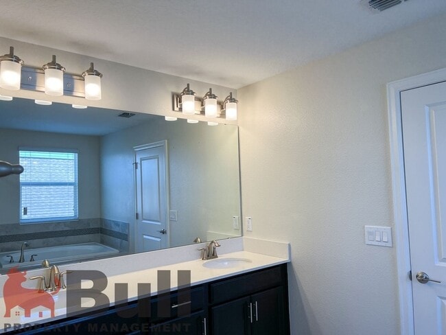 Building Photo - 10881 Longleaf Woods Dr