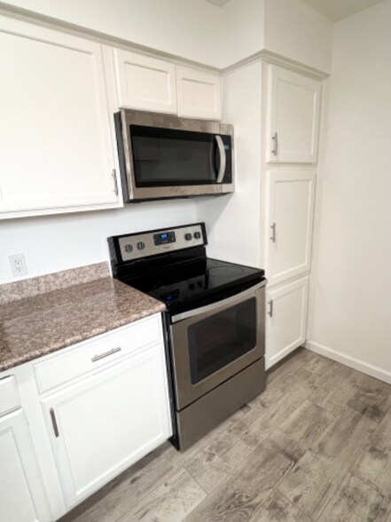 Building Photo - 10707 Scenic Dr