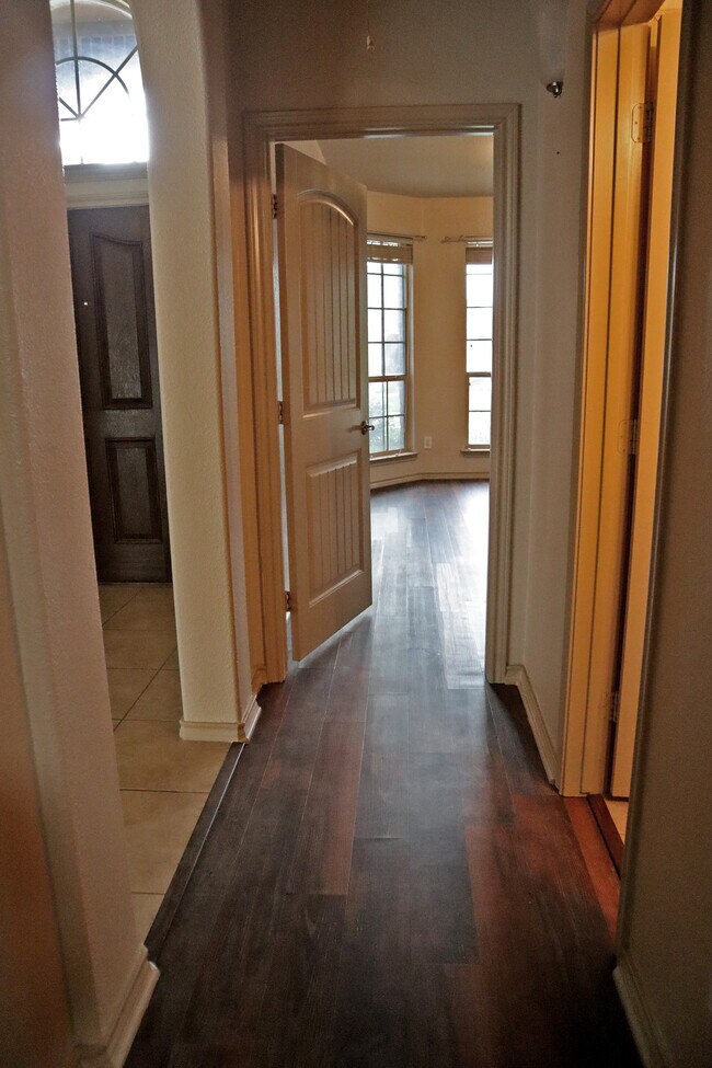 Building Photo - 2245 Laurel Forest Dr