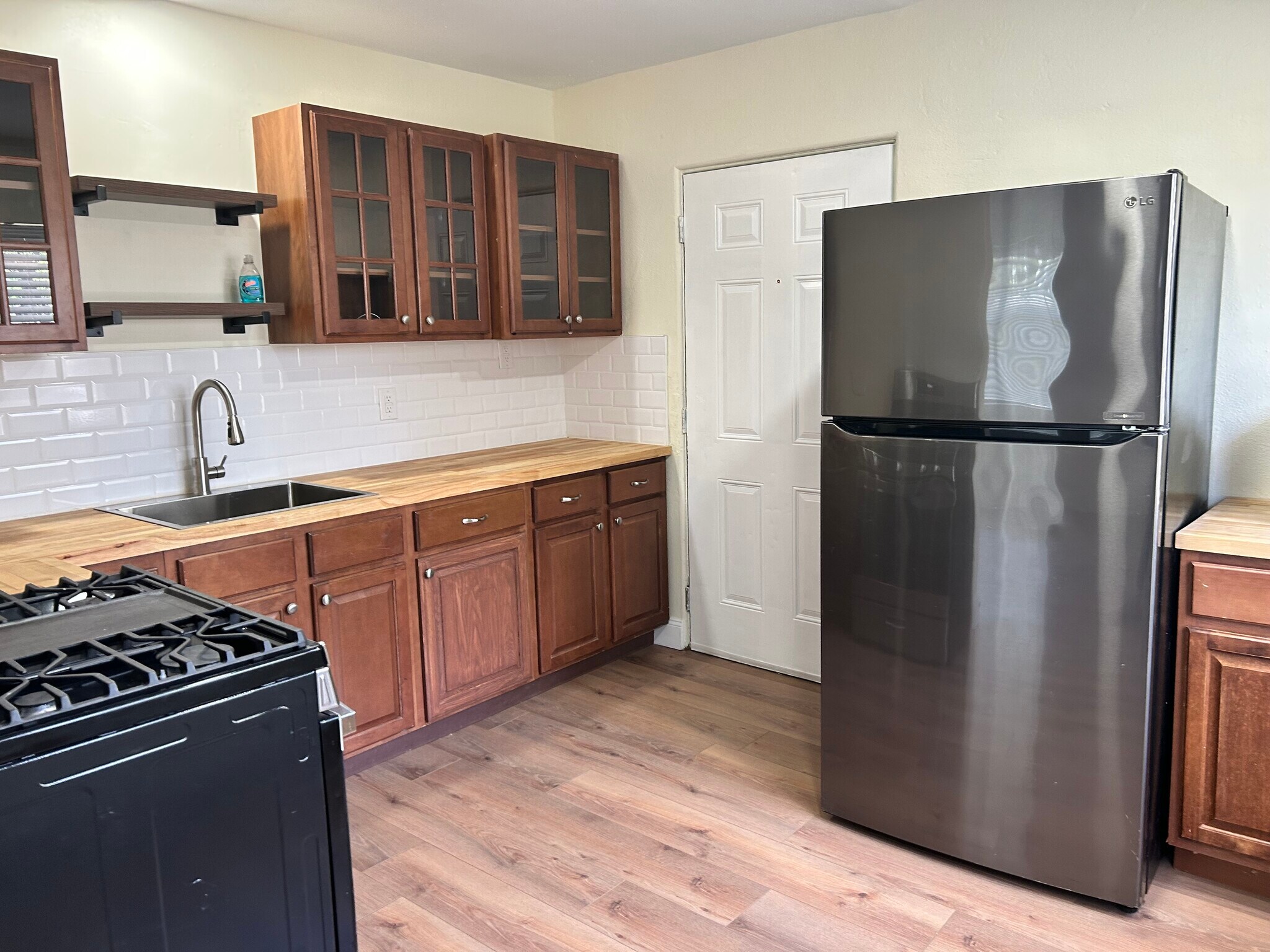 Building Photo - 827 40th St S