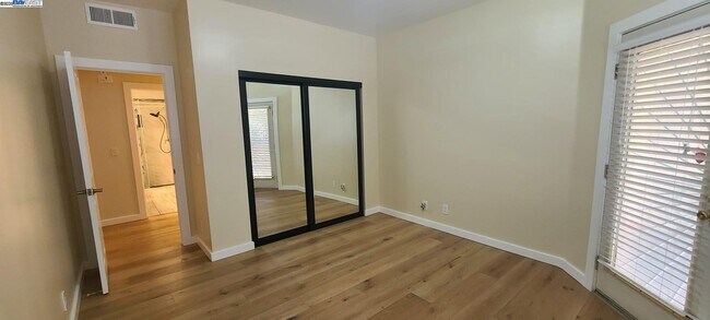 Building Photo - 6967 Stagecoach Rd