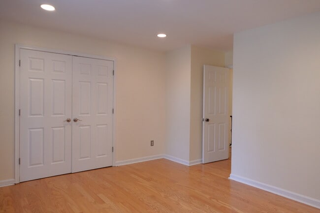 Building Photo - 3001 N Dale Ct