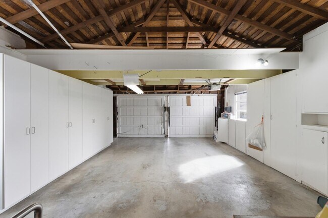 Building Photo - 8 Patricia Pl