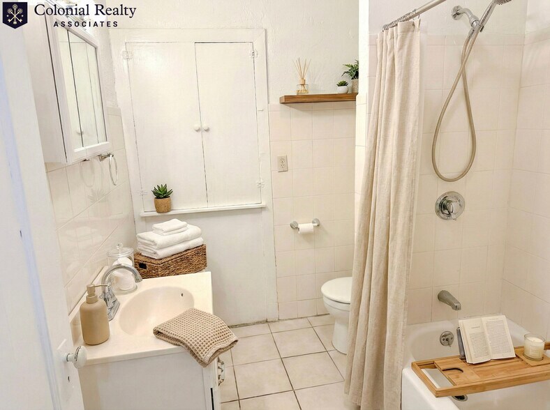 Building Photo - 330 St Paul St