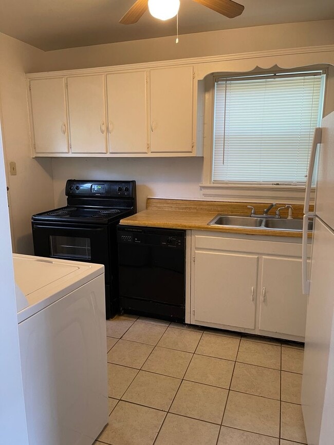 Building Photo - Adorable 4 bdrm/2 bath Home Located on Monument Ave. Near Willow Lawn!