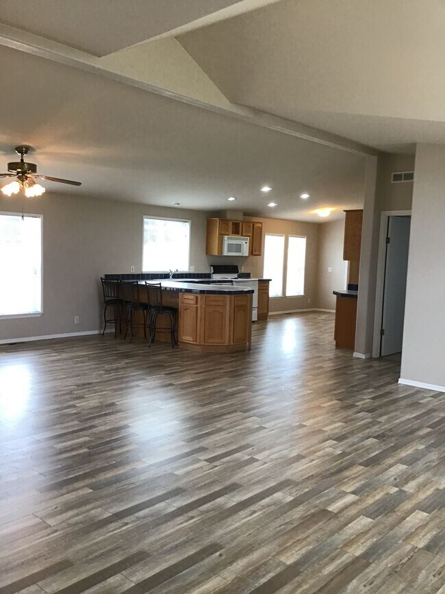 Building Photo - Available for Immediate Move-In!  3 Bed/2 Bath in Yelm!