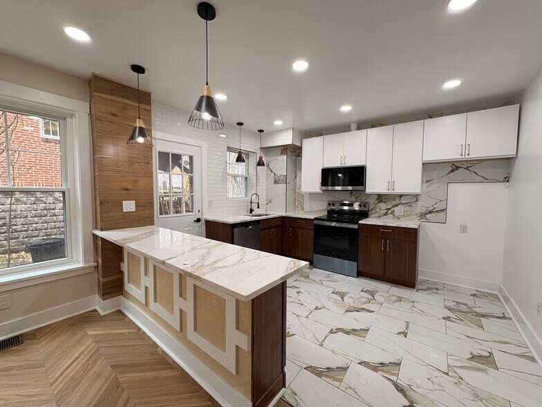 Building Photo - 7128 Card Ln