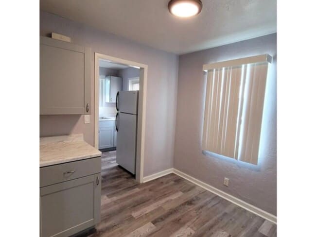 Building Photo - Standalone one-bedroom