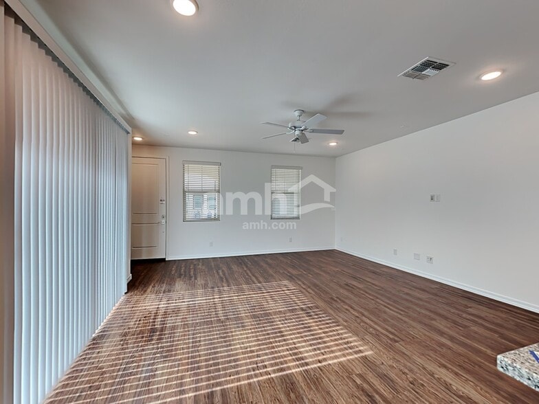 Building Photo - 897 S 150th Dr