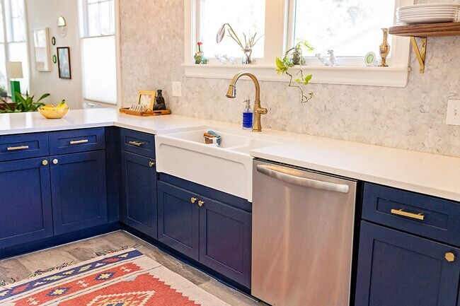 Building Photo - Bull St Bungalow