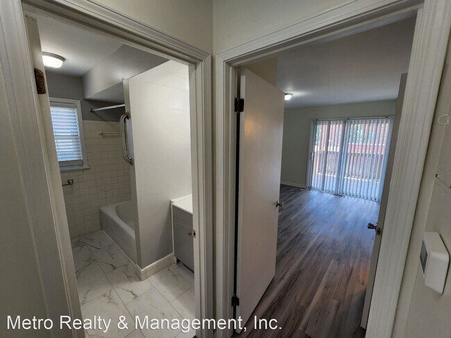 Building Photo - 2 br, 1.5 bath House - 1938  Goldsmith Lane