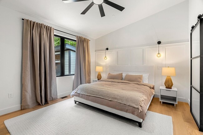 Building Photo - 162 Pond Rd