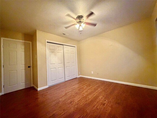 Building Photo - 5800 Lumberdale Rd