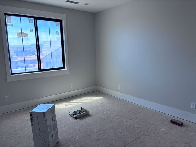 Building Photo - 338 Climber Wharf Ln