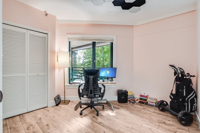 Building Photo - Beautiful 2 Bed, 2 Bath Rental Condo in Portland Goose Hollow neighborhood!