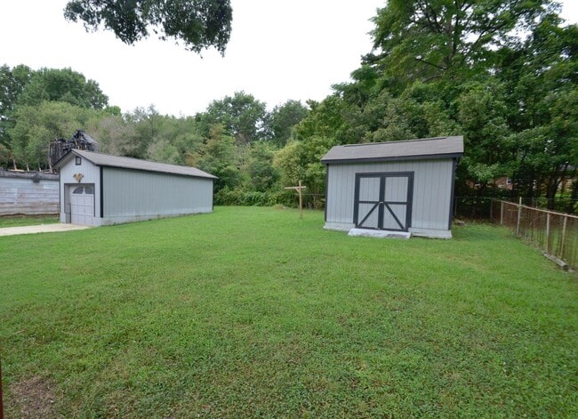 Building Photo - 3BR Ranch – Near Whitewater Center & I-485
