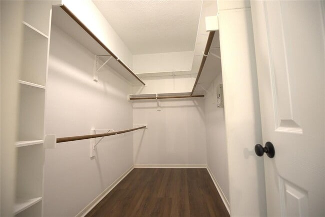 Building Photo - 21631 Live Oaks Spring Dr