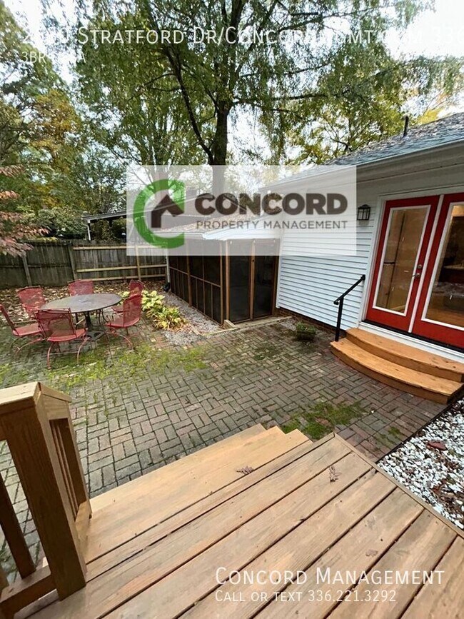 Building Photo - 2630 Stratford Dr