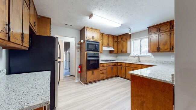 Building Photo - 6771 Branch Dr
