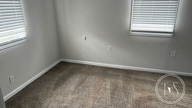 Building Photo - RATE DROP ALERT (was $1880/month)!