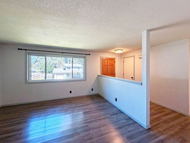 Building Photo - 24712 Parkside Dr