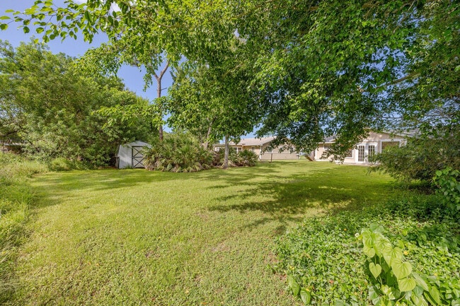 Building Photo - 662 NW Cardinal Dr