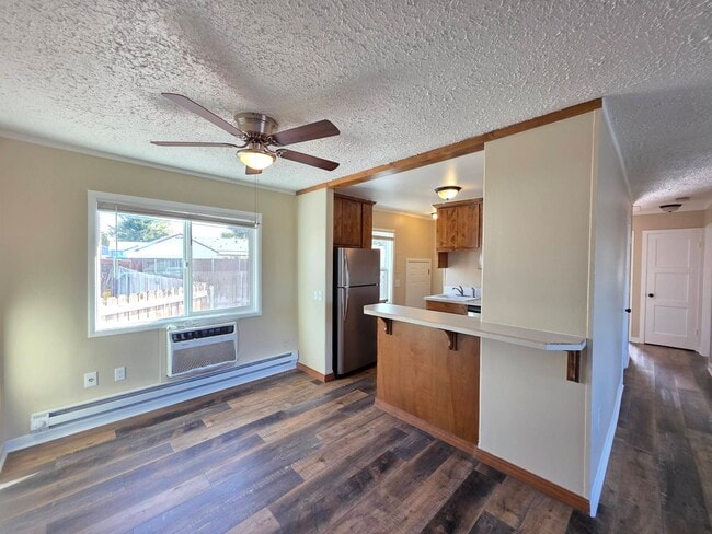 Building Photo - 208 Jadwin Ave
