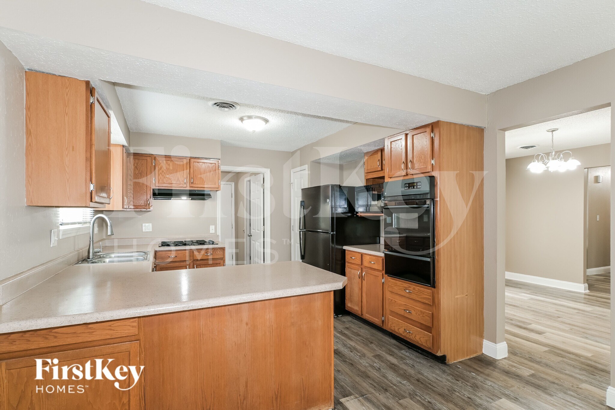 Building Photo - 11 S Lang Dr