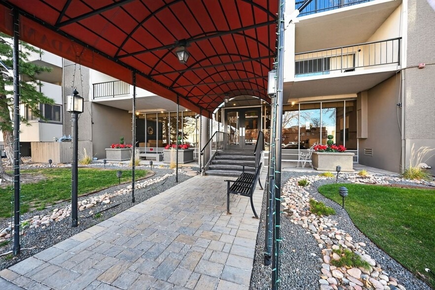 Building Photo - 2 Adams St