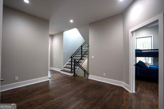 Building Photo - 1099 Vista Trail NE