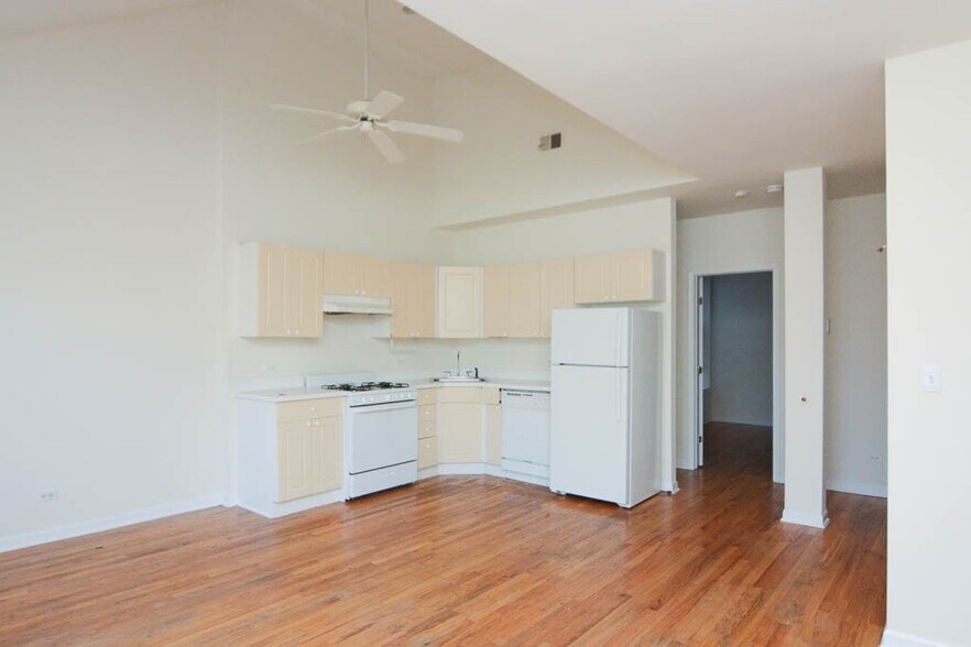 Building Photo - 909 W Dakin St