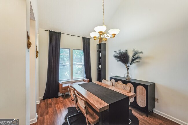 Building Photo - 502 Ivy Green Ln SE