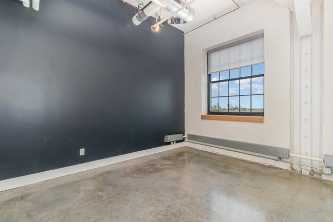 Building Photo - 730 Stinson Blvd NE