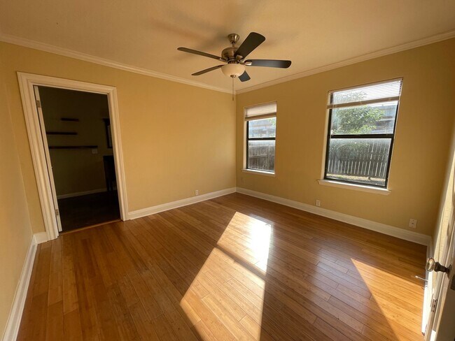 Building Photo - 7bed/6.5bath + 3 car garage and carport