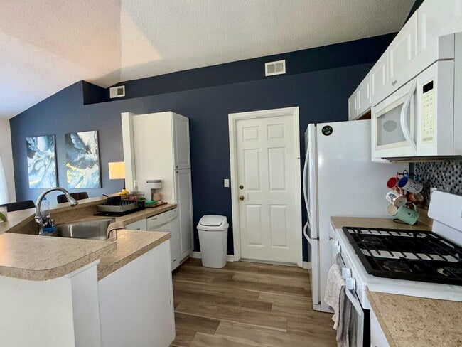 Building Photo - 6912 Long Needle Ct