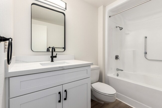 Building Photo - 17615 N Whispering Oaks Dr