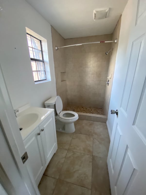 Building Photo - 613 E Expressway 83