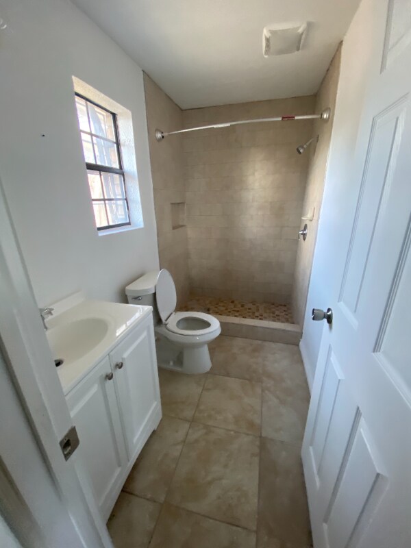 Building Photo - 613 E Expressway 83