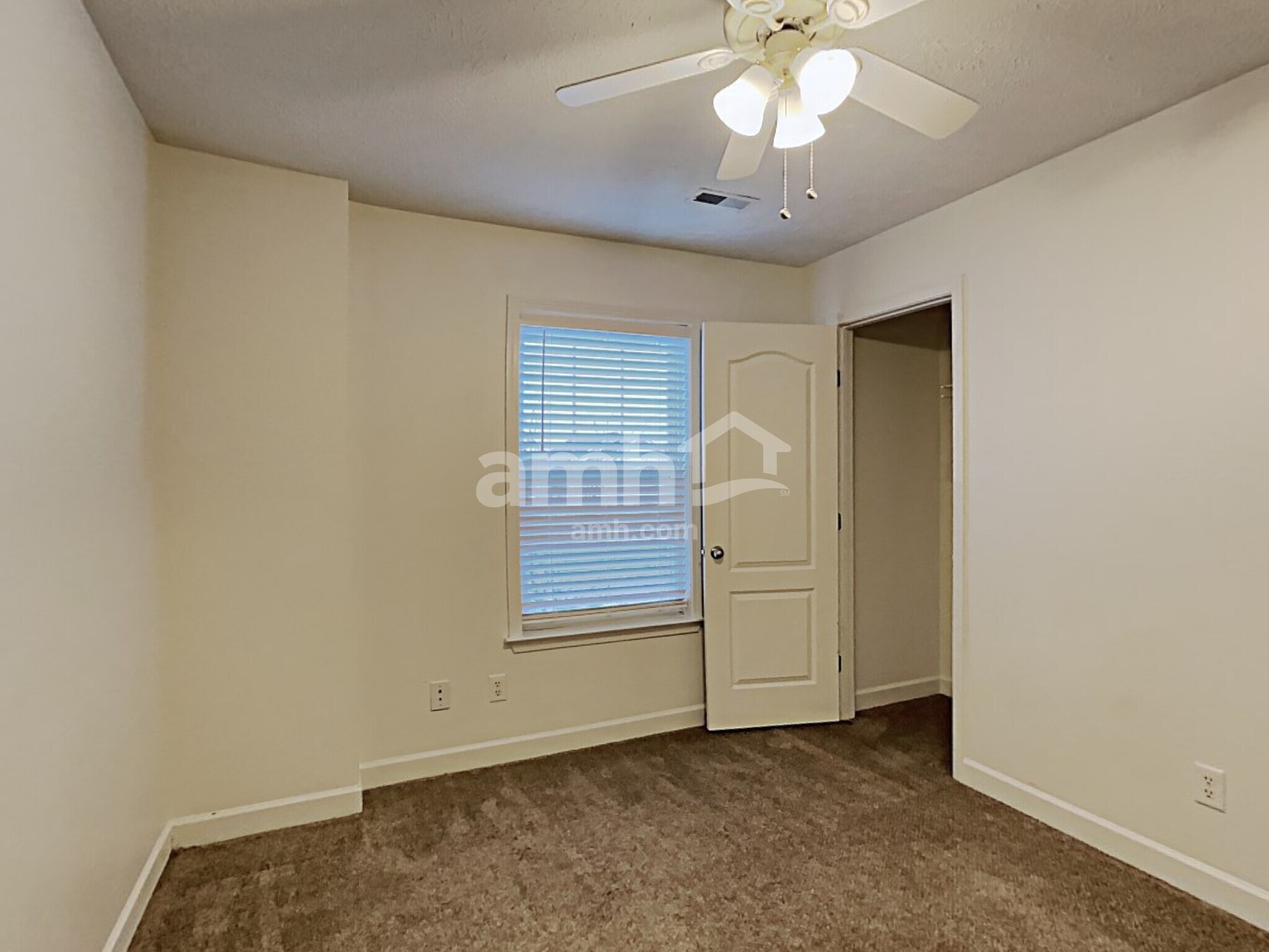 Building Photo - 1504 Beaconcrest Cir