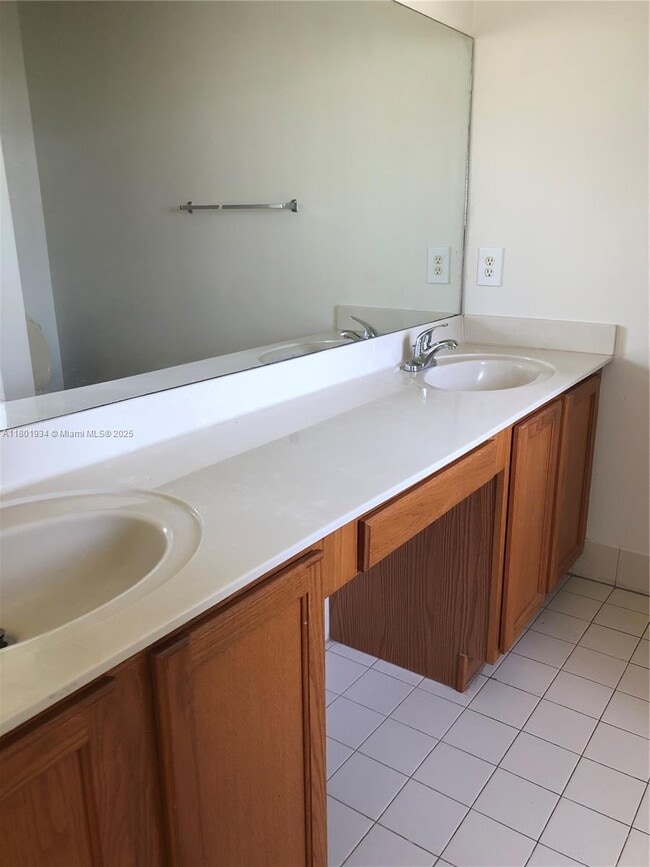 Building Photo - 6910 SW 164th Ct