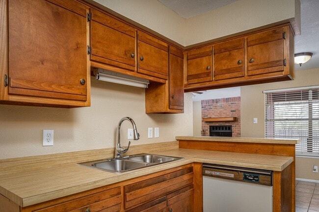 Building Photo - 122 Garden Crest Cir