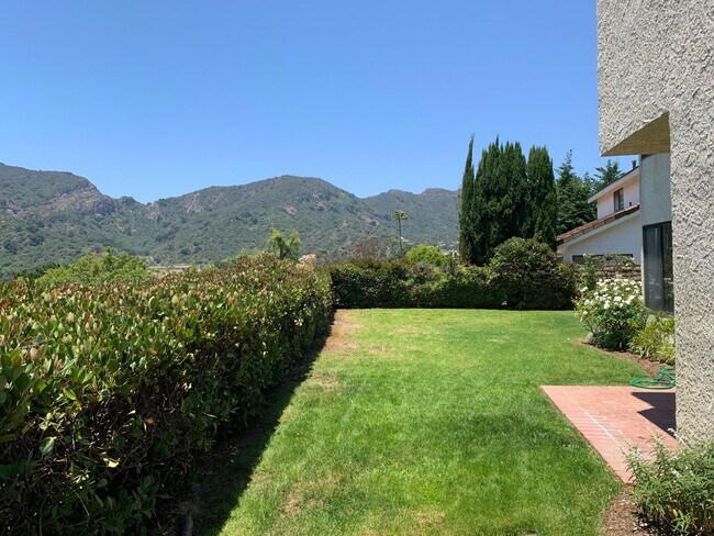 Building Photo - Beautiful, Spacious, 4 bed 2.5 bath home nestled in the Serene, breathtaking Hills of Pacific Pal...