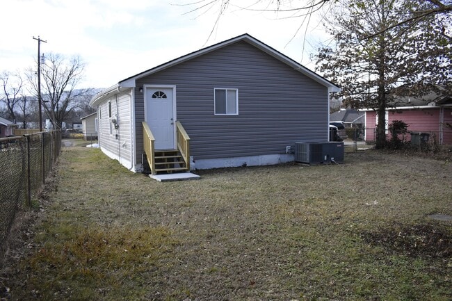 Building Photo - 2604 Cannon Ave
