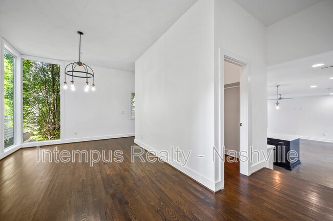 Building Photo - 962 9th Ave S