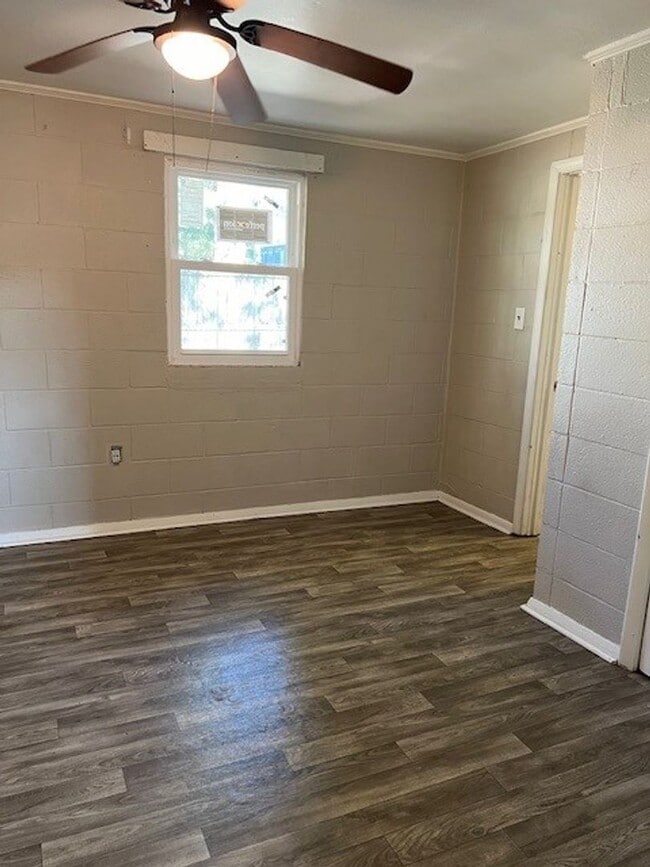 Building Photo - 1153 Tammy st. Unit B