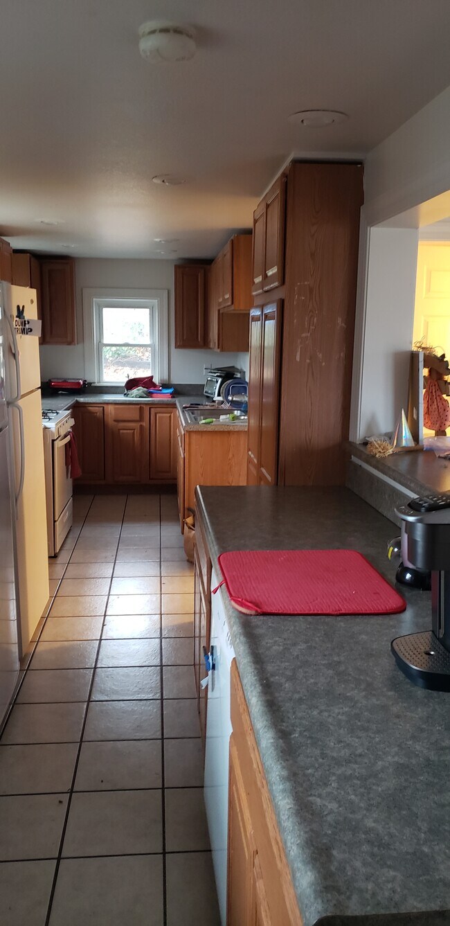 Building Photo - 446 Stanwood St