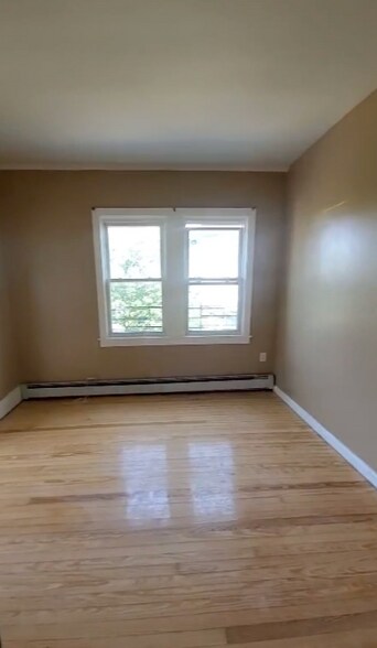 Building Photo - 5-36 B 72 St
