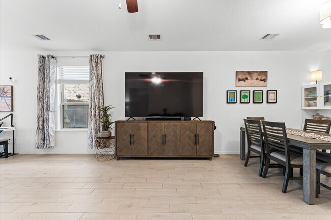 Building Photo - 23026 Undertaken Path