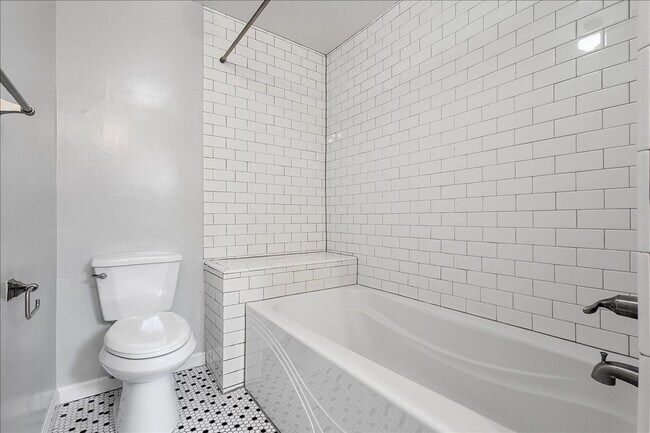 Building Photo - 1615 Grand St